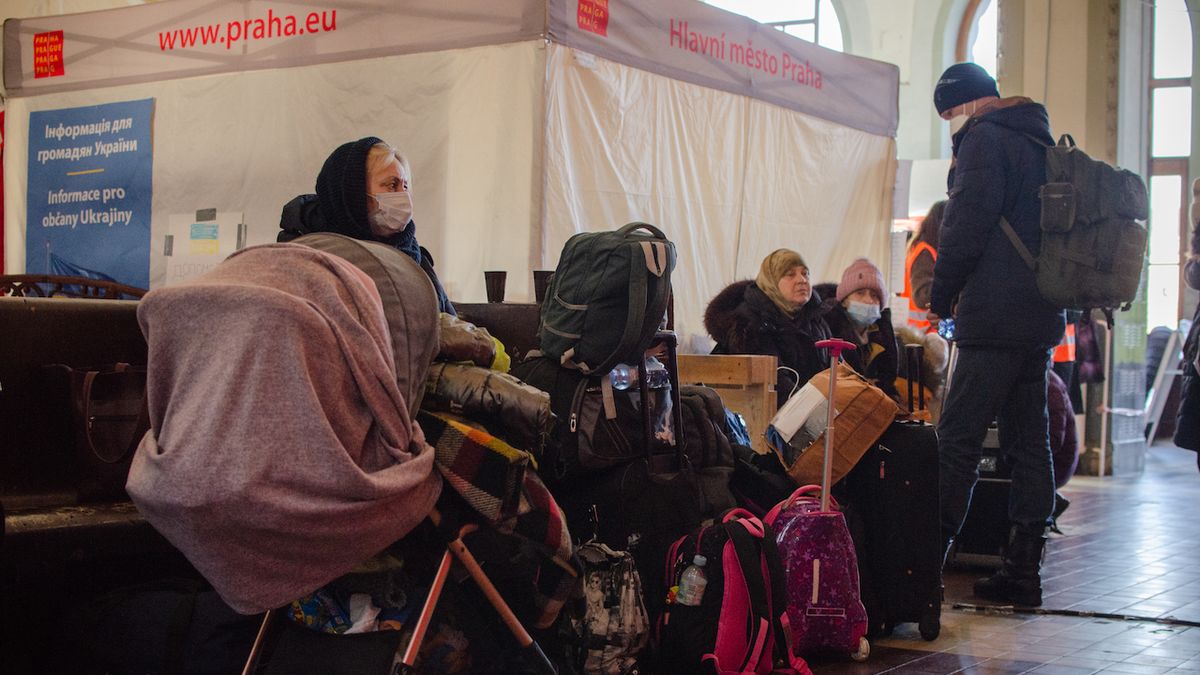 Na Ukrajině se dosud evakuovalo přes 400 tisíc lidí, uvedl tamní ministr vnitra